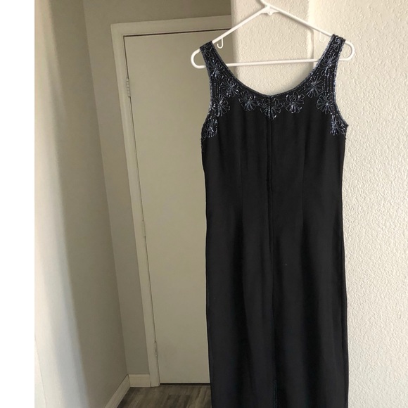 Long blue gown dress with embroidered details - Picture 2 of 6